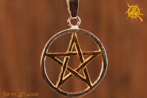 Pentagram złocona gwiazda 2,8 cm - chroni przed siłami zła, klątwami, przekleństwami