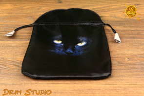 Woreczek satynowy z czarnym kotem na karty kamienie magiczne przedmioty