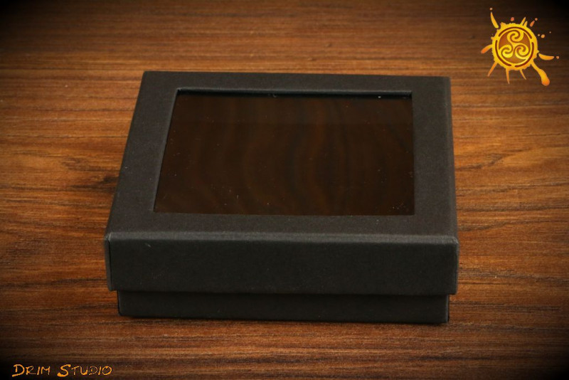 Pudełeczko na prezent kwadratowe z okienkiem 8,5x8,5cm CZARNE