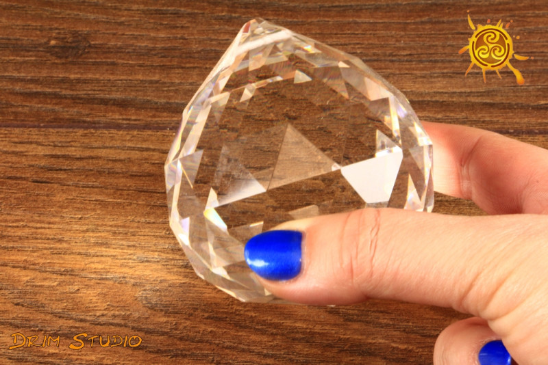 Kryształowa PRZEZROCZYSTA kulka wielka śr. 6,5 cm do zawieszenia FENG SHUI - kierowanie, pobudzanie energii