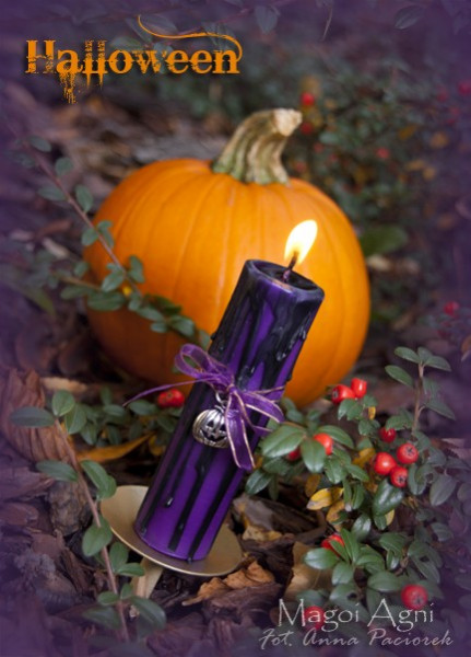 Purpurowa Świeca z elementami czarnego na Święto Samhain, Halloween i nasze Święto Zmarłych DZIADY - zawieszka dynia